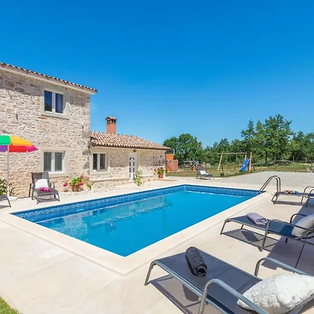 Pet Friendly In With Kitchen Holiday home Visnjan