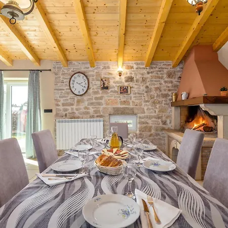 Holiday home Pet Friendly In With Kitchen Visnjan