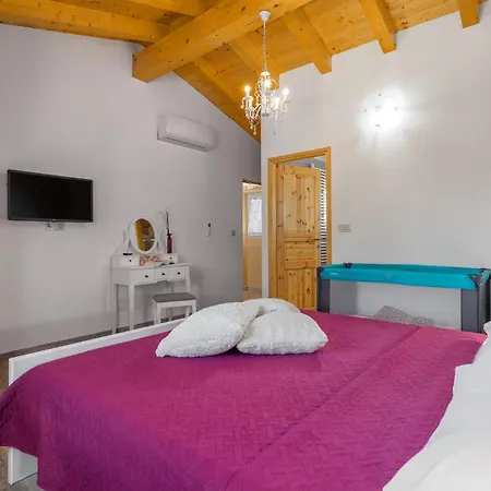 Holiday home Pet Friendly In With Kitchen