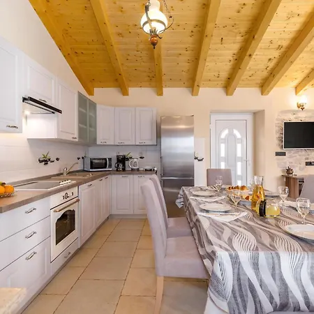 Pet Friendly In With Kitchen Сasa de vacaciones Višnjan