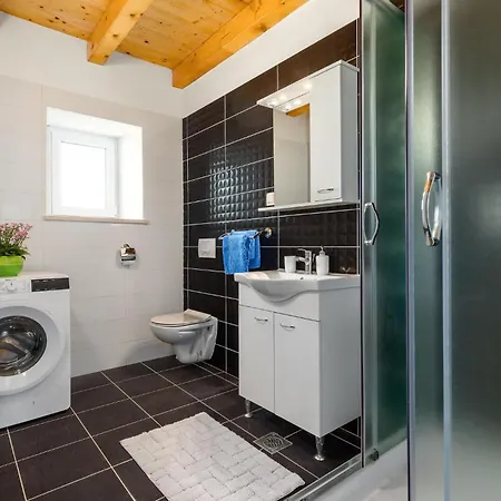 Pet Friendly In With Kitchen