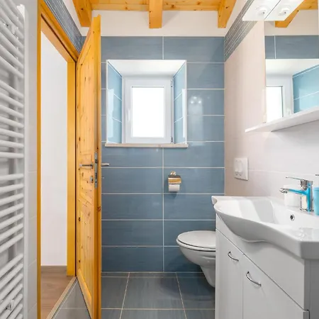 Pet Friendly In With Kitchen Višnjan