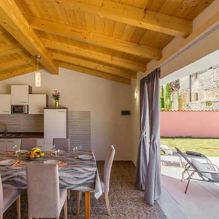 Pet Friendly In With Kitchen * Visnjan