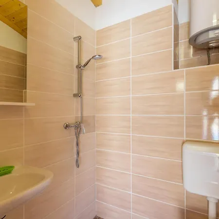 Pet Friendly In With Kitchen Holiday home